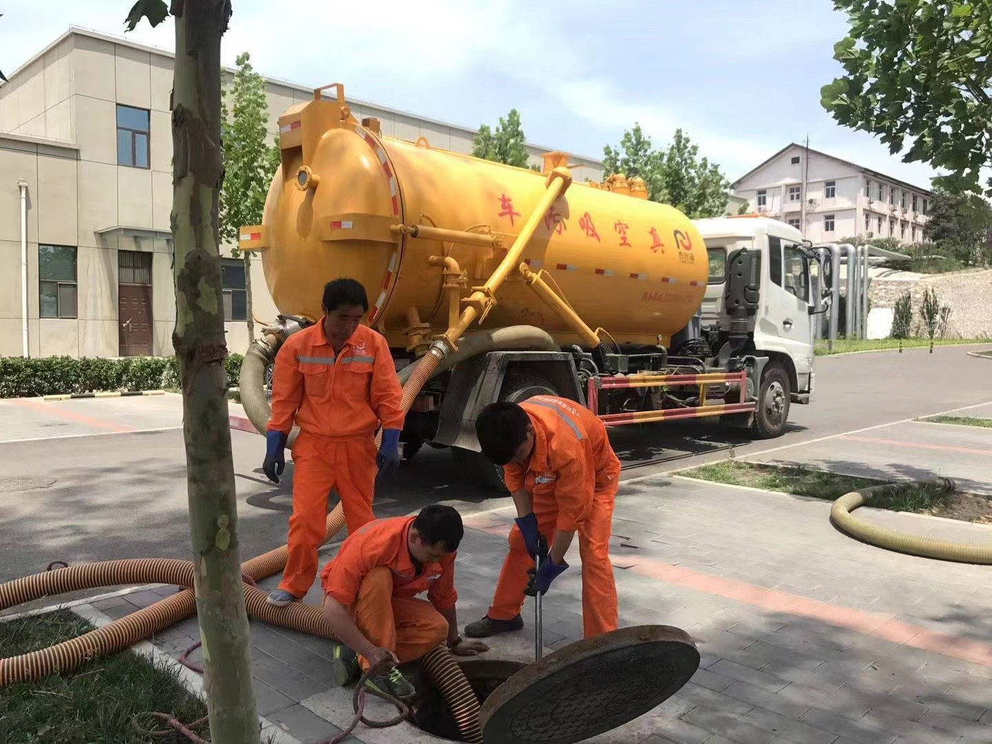 平乐化粪池清理与5-8吨吸粪车施工效率分析